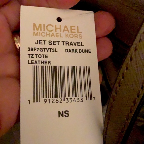 NWT Michael Kors Jet SetTravel Tote - Picture 4 of 8